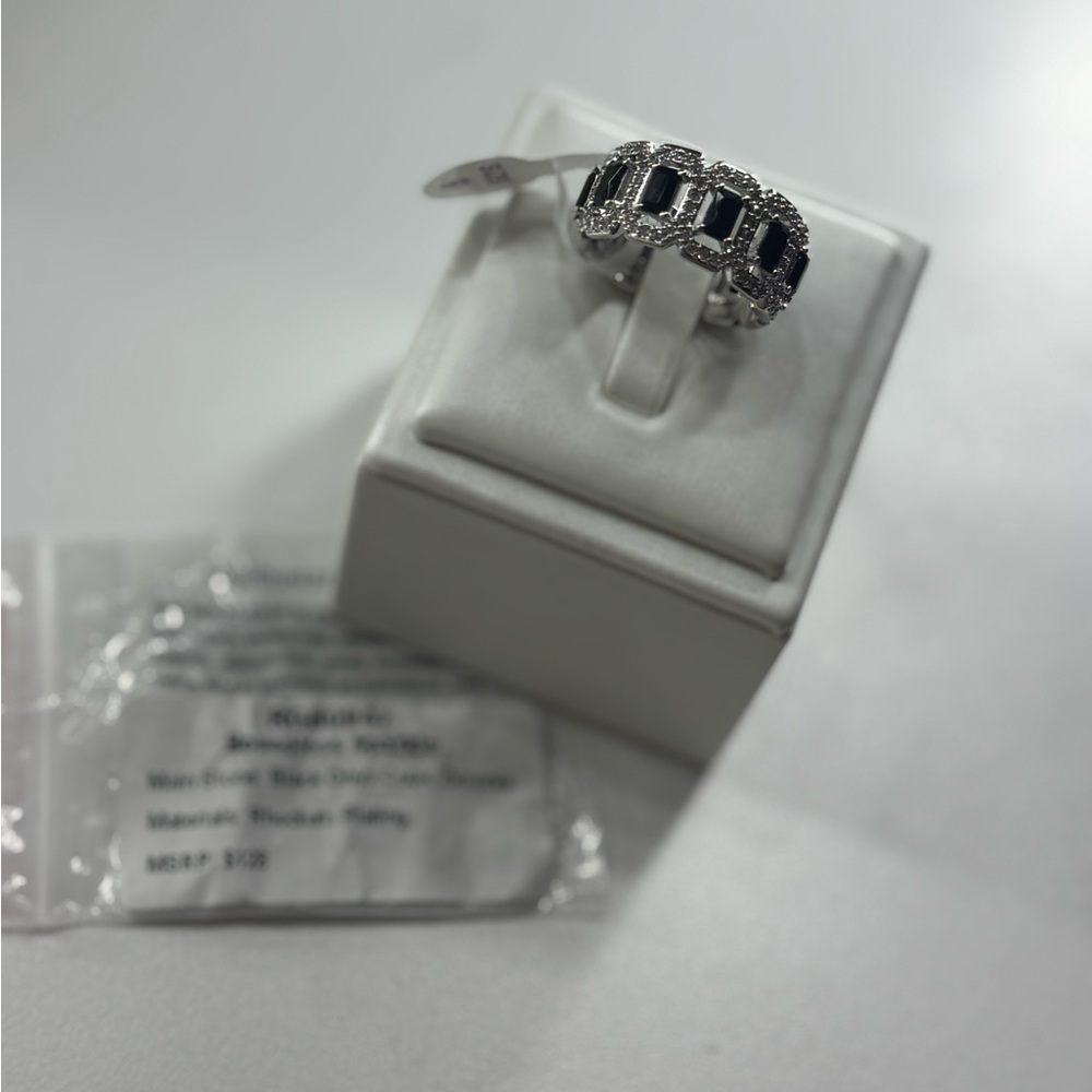 Elegant Silver and Black Women's Ring